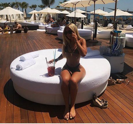 Hannah Sharpe top star galleries