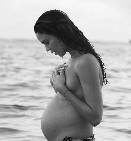 Odette Annable model pretty pics