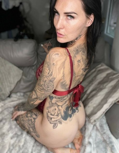 CarmenDivine star nude pictures