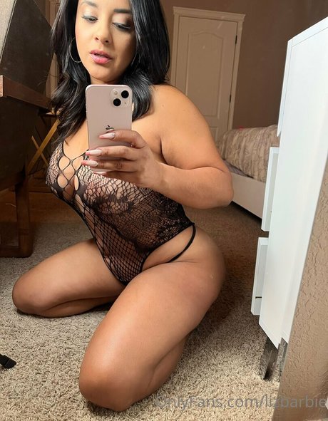 Elizabeth Retana model hd picture