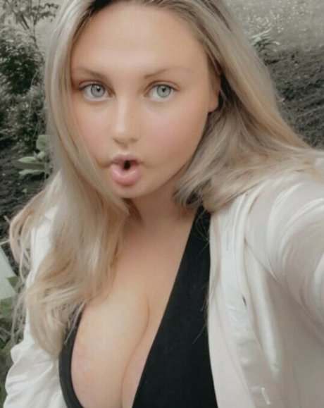 Emma Burzynski art model image