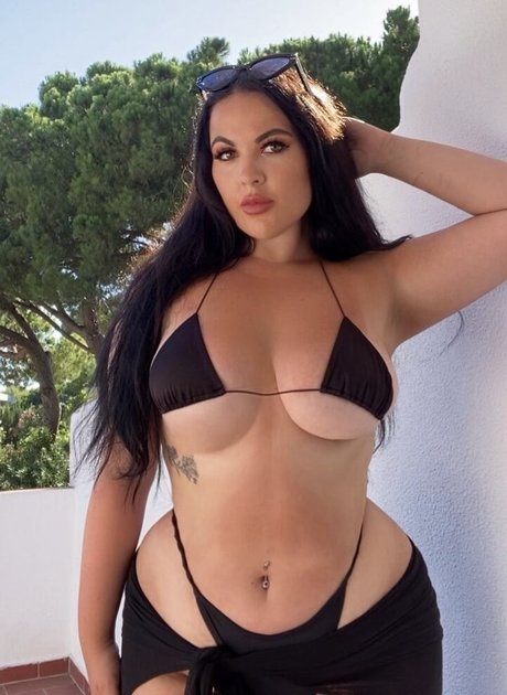 Laratheloser On Insta model sex picture