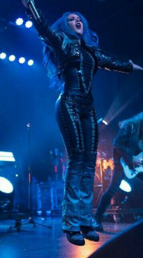 WomenMetal art model image