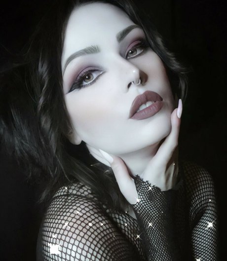 WomenMetal hot actress pics