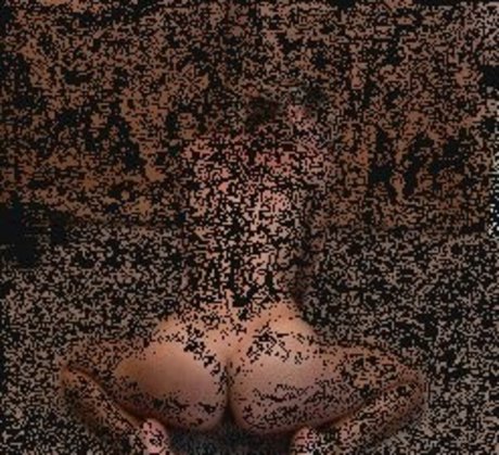 Ksaundra model naked img