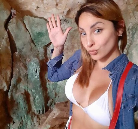 Johanna Pena nude model archive