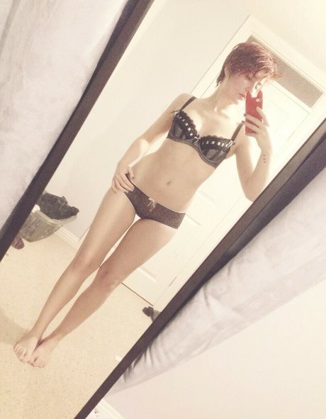 leahviathan model top gallery