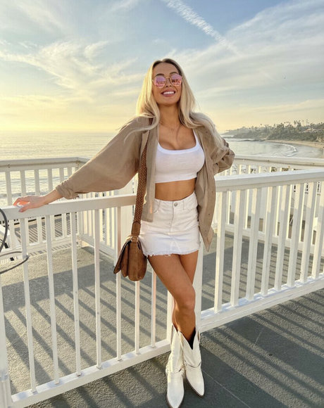 Ambrielle pornographic model pictures