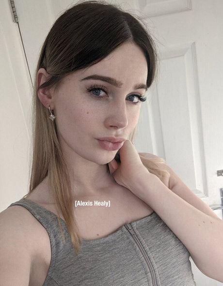 lesbian onlyfans naked pic