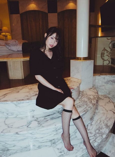 Aika Yumeno sexy actress gallery