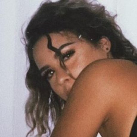 Alexis Pierce profile image
