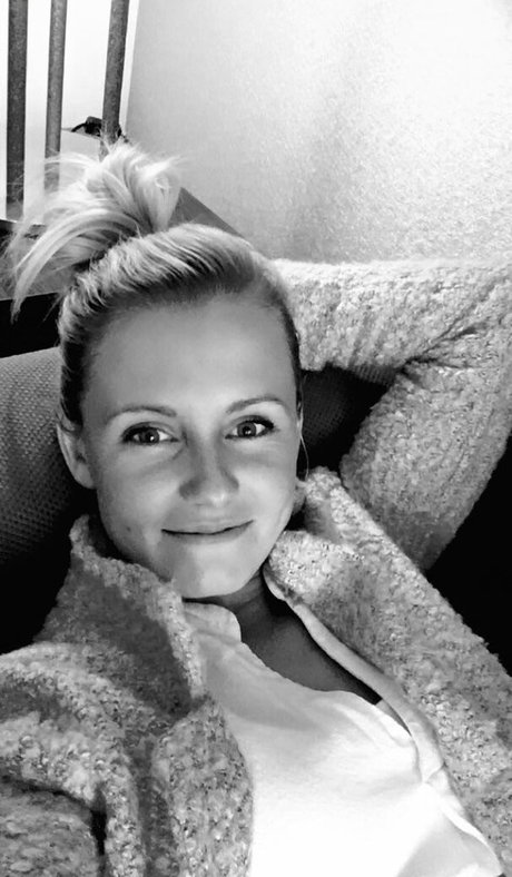 Julia Simic nude star image