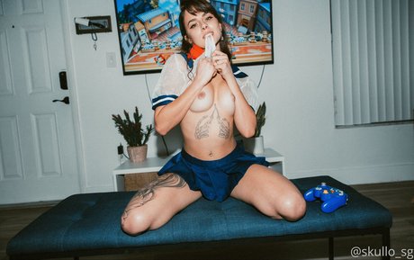 Skullo sexy pornstar photo