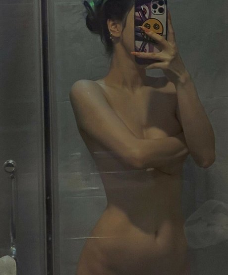 Vickie Bae pornographic model photo