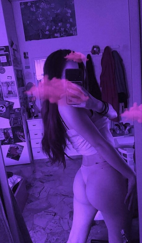 Roxanax Sg model nude photo