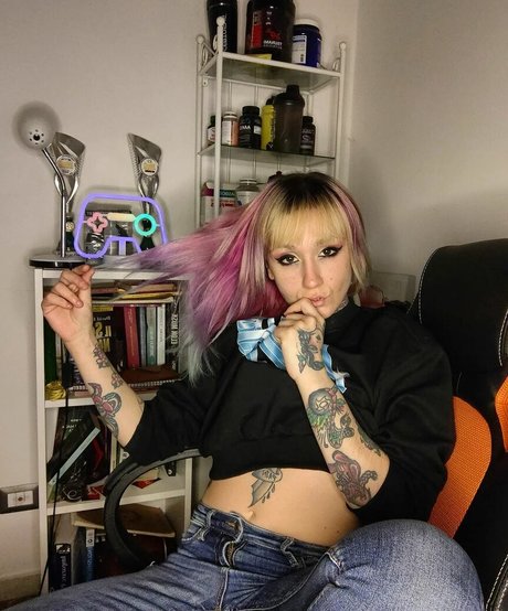 Redfoxy12 model erotic img