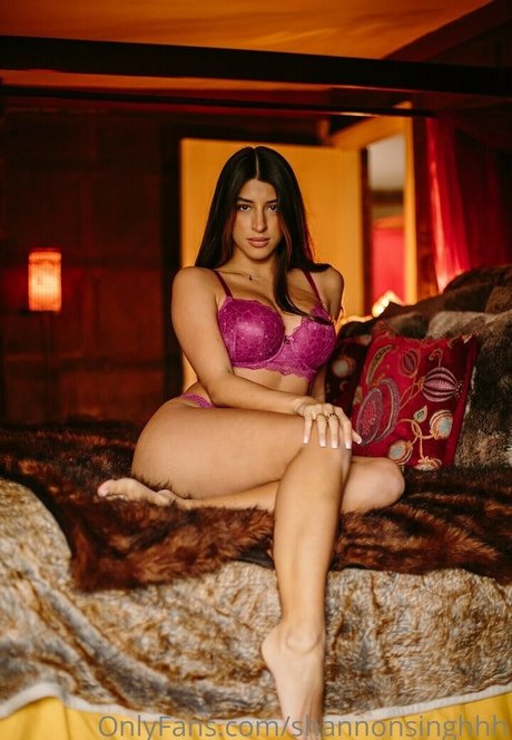 Shanna Signh pornstar sexy img