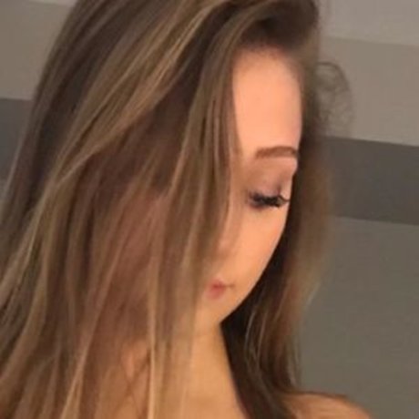 Tittiebounce pornstar exclusive image