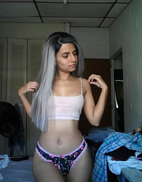 Laura Sibrian model nude photos