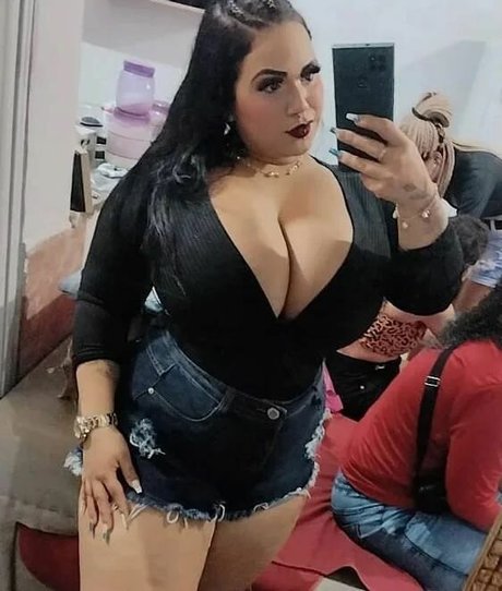 Adriane Esteves pornstar pretty pic