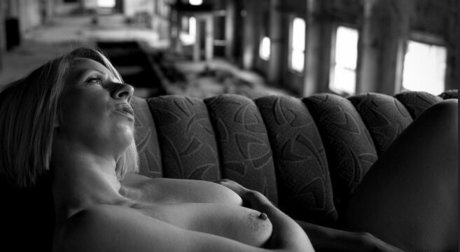 Amanda Busty star art galleries