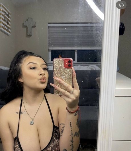 Thyluvlupeeee model naked photo