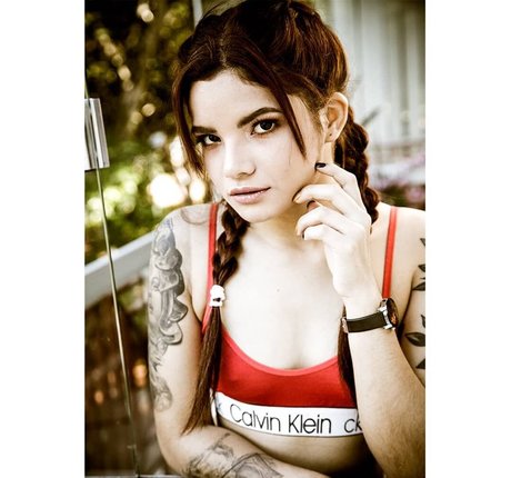 Jessie Cardim perfect actress pics