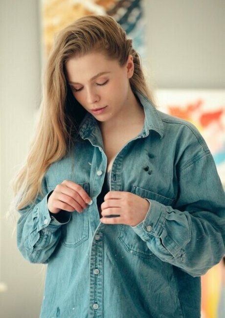SiriSirililia hd pornstar photos