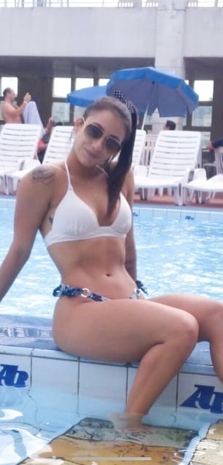 Julia Abade naked model pictures