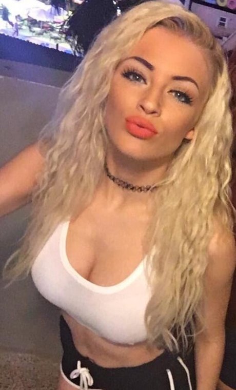 Xcandylashes model adult pics