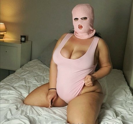 Chubbycleo art model pic