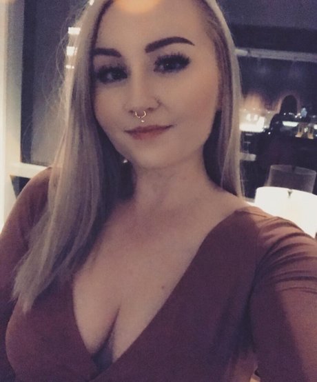 AshlieEstle sexy star pic