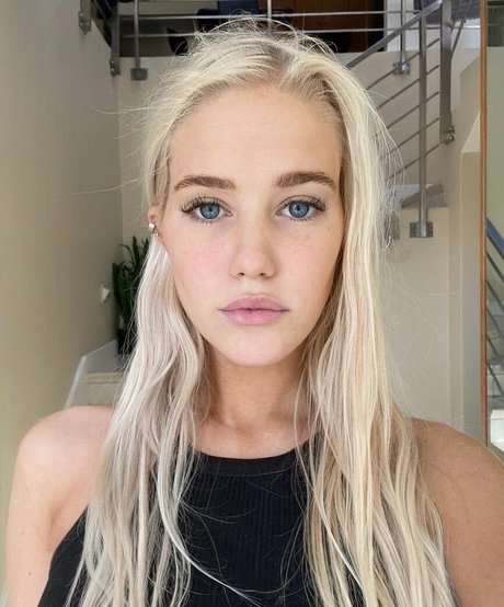 louisabooysen nudes star picture