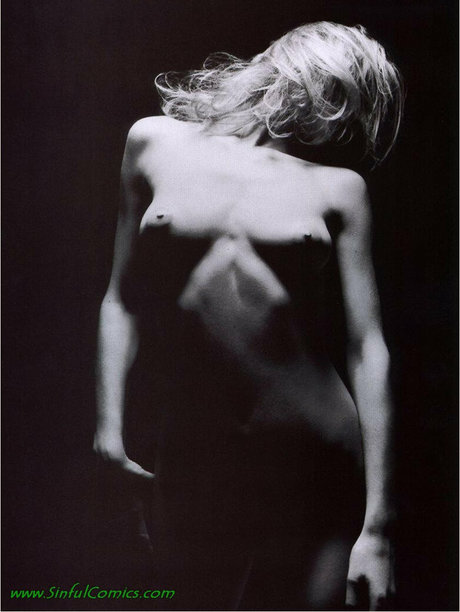 Eva Herzigova erotic model image