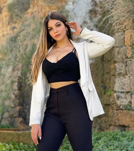 Gaelle Fares pretty star pics