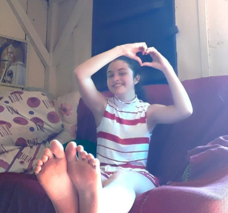Friend s Pretty Feet nude actress img