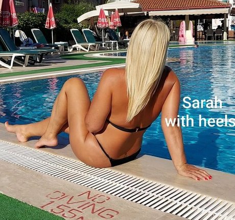 sarahwitheels model hot images