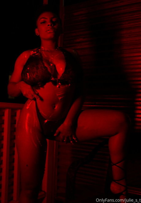 Julie Silver art model pics