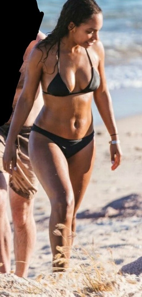 Lyndie Greenwood model photo
