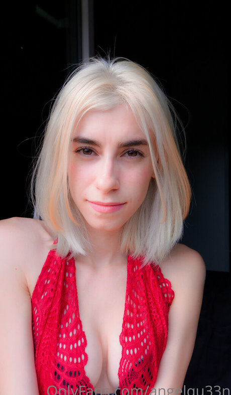angelqu33n model erotic gallery