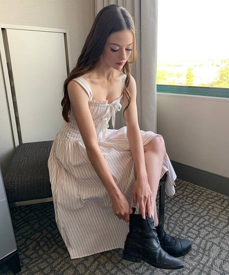 Mackenzie Foy free pornstar image