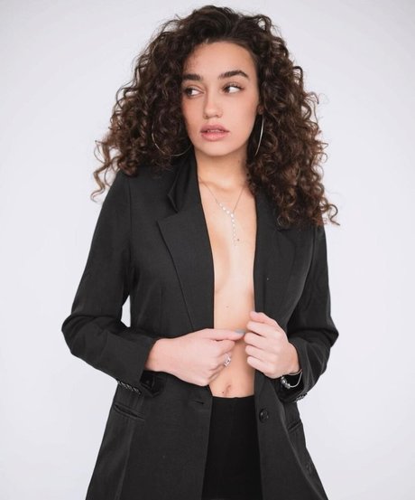 Liraz Nomdar star naked photos