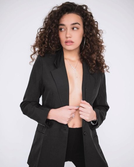 Liraz Nomdar erotic model photos