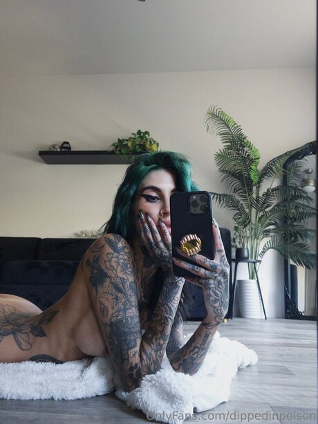 Dippedinpoison nude model photo