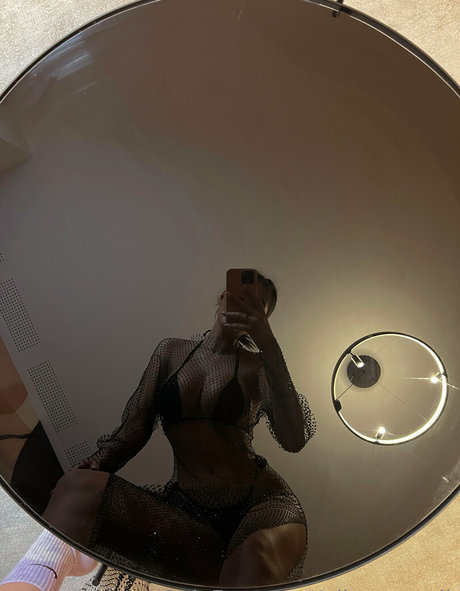 alinavaranik model top pics