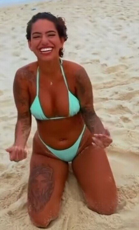 Muito Linda model pornographic pics