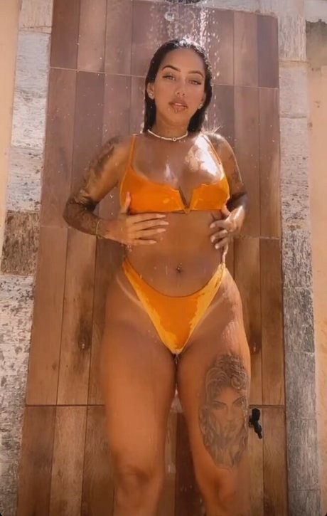 Muito Linda nudes model photos