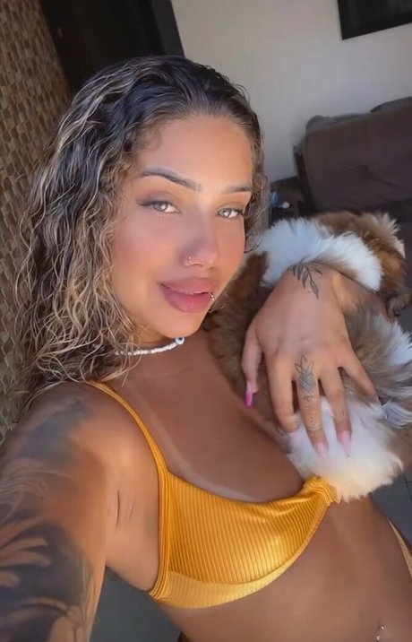 Muito Linda star hot galleries