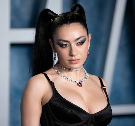 Charli XCX art star pics