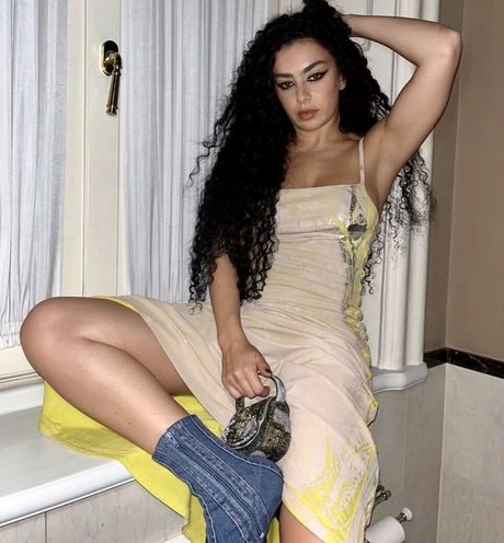 Charli XCX model sex picture